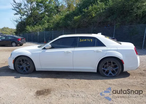 2022 Chrysler 300 S z USA, uszkodzony, nr VIN 2C3CCABG6NH146866